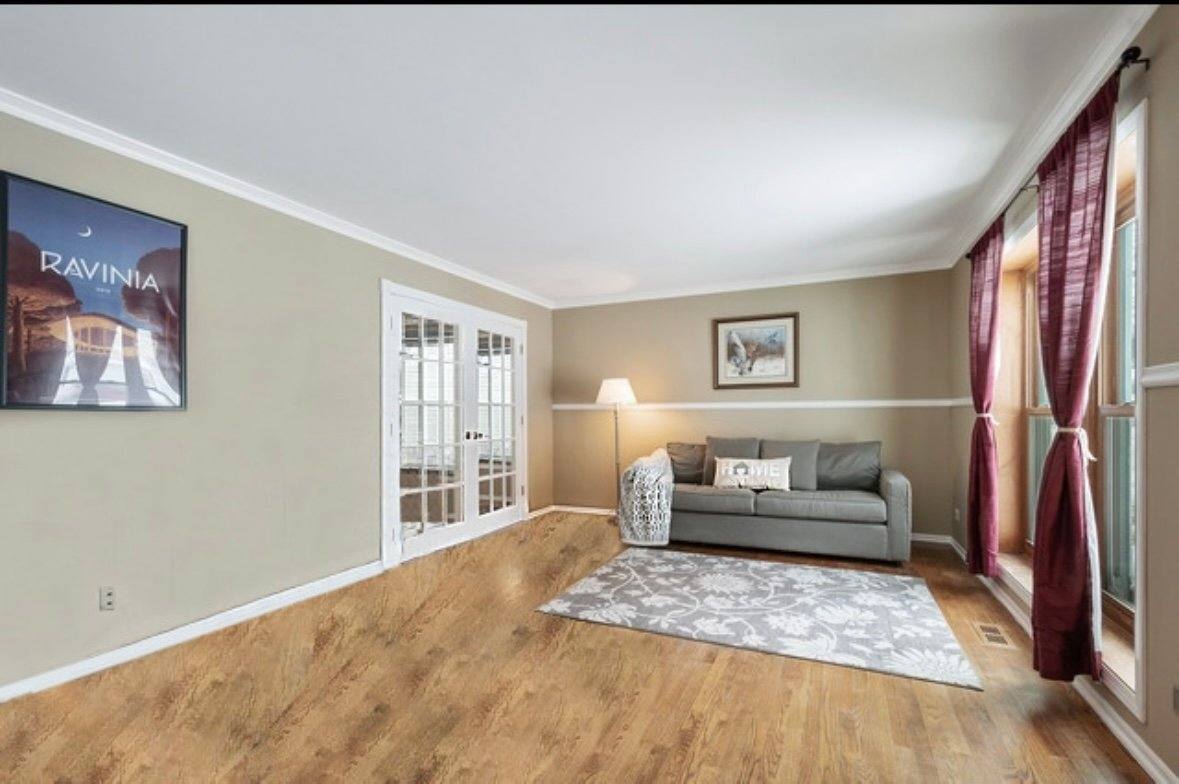House for rent at 113 N Fiore Pkw, Barrington, IL 60010
