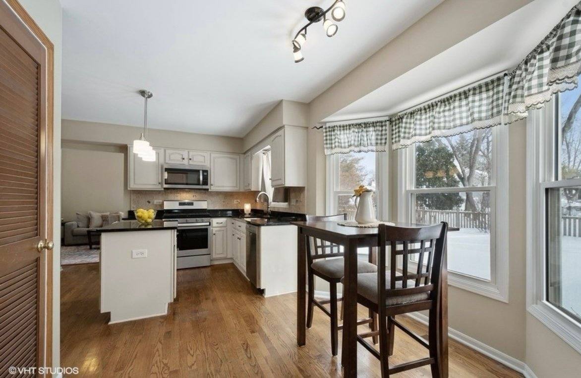 House for rent at 113 N Fiore Pkw, Barrington, IL 60010