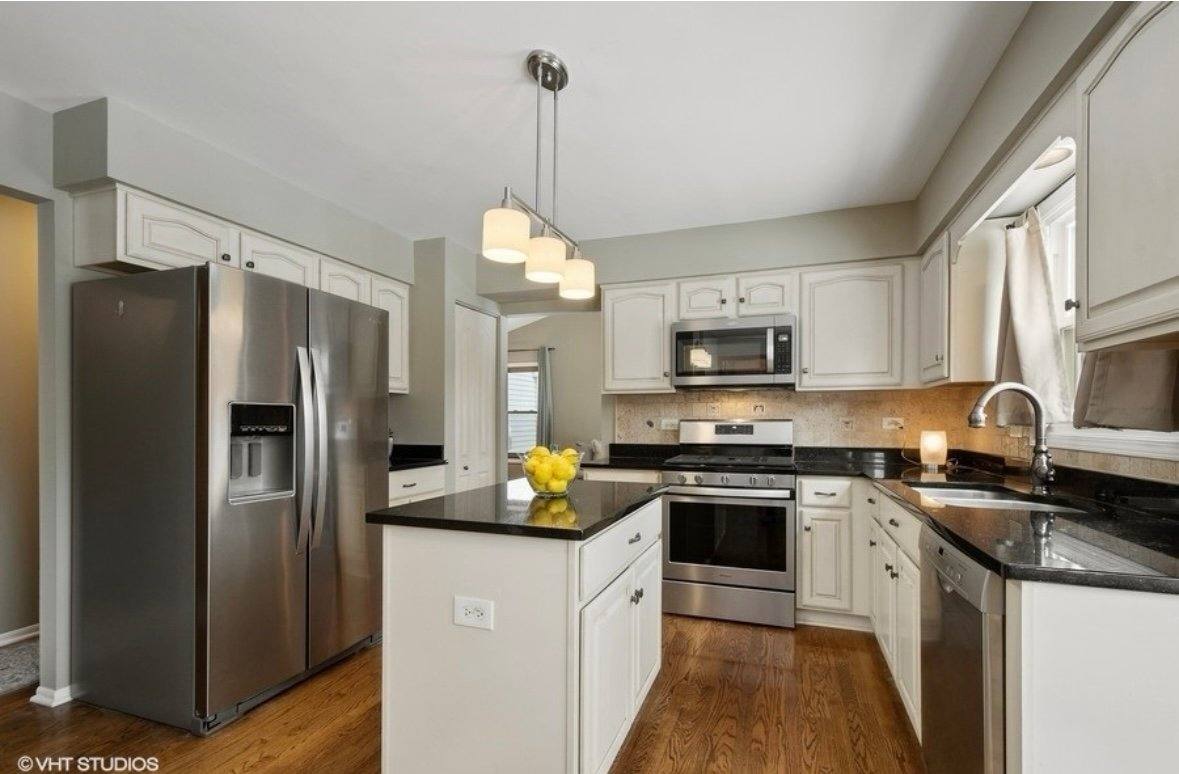 House for rent at 113 N Fiore Pkw, Barrington, IL 60010