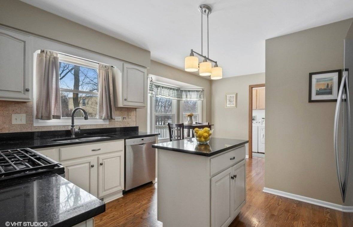 House for rent at 113 N Fiore Pkw, Barrington, IL 60010