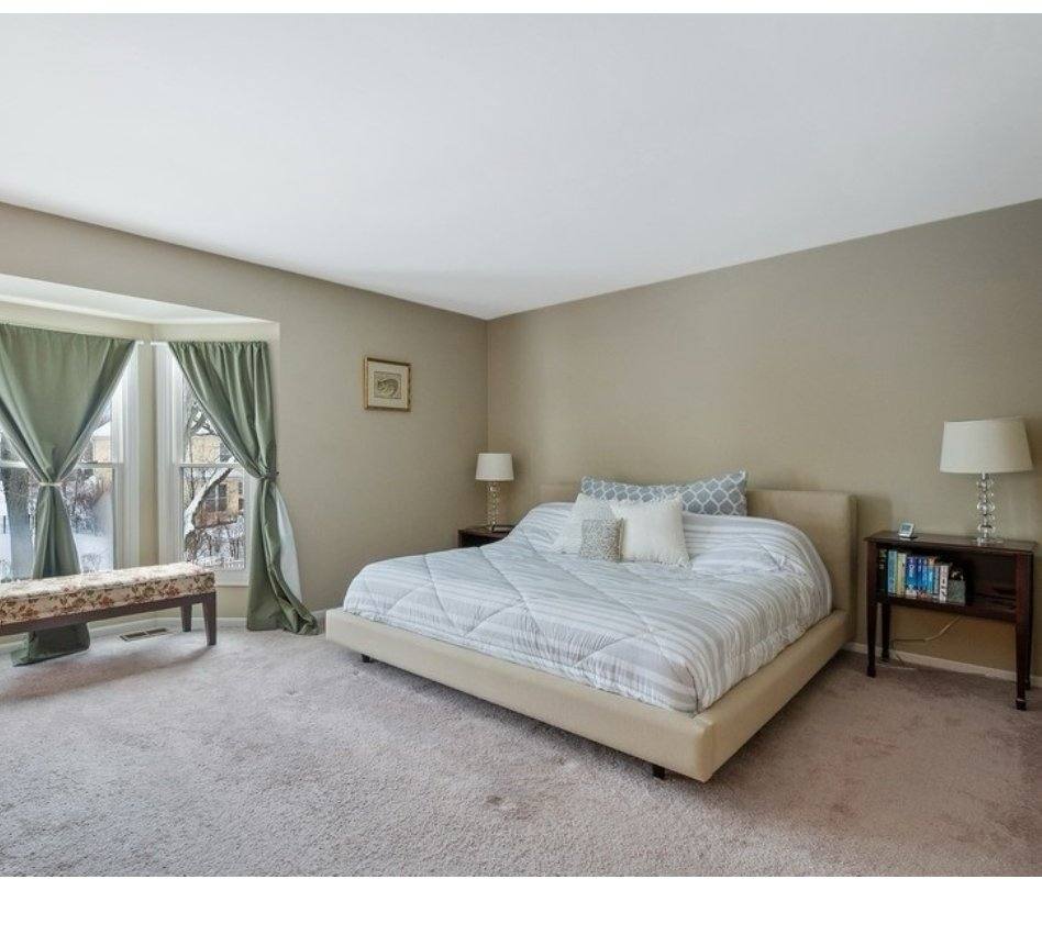 House for rent at 113 N Fiore Pkw, Barrington, IL 60010