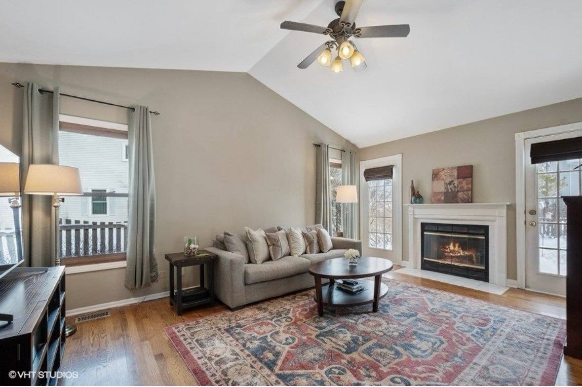 House for rent at 113 N Fiore Pkw, Barrington, IL 60010