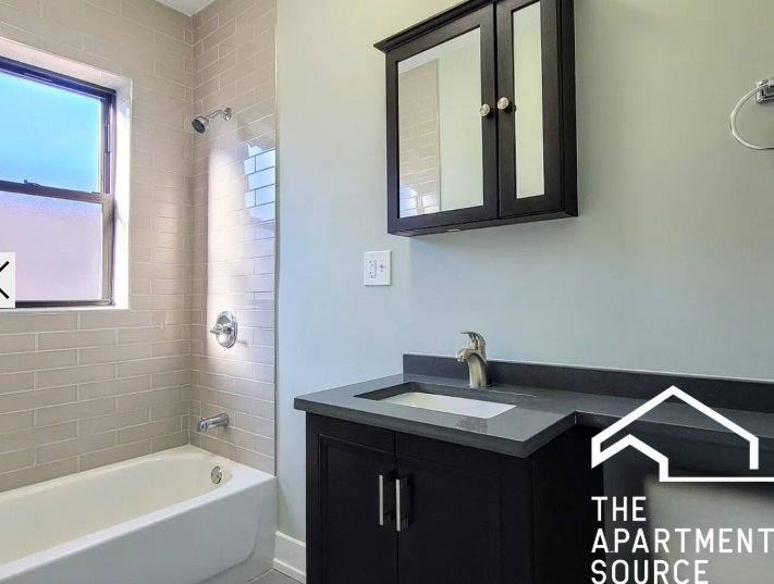 Apartment for rent at 624 W Cornelia Ave #N2, Chicago, IL 60657