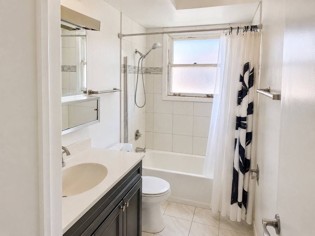 House for rent at 2156 E Old Hicks Rd, Palatine, IL 60074