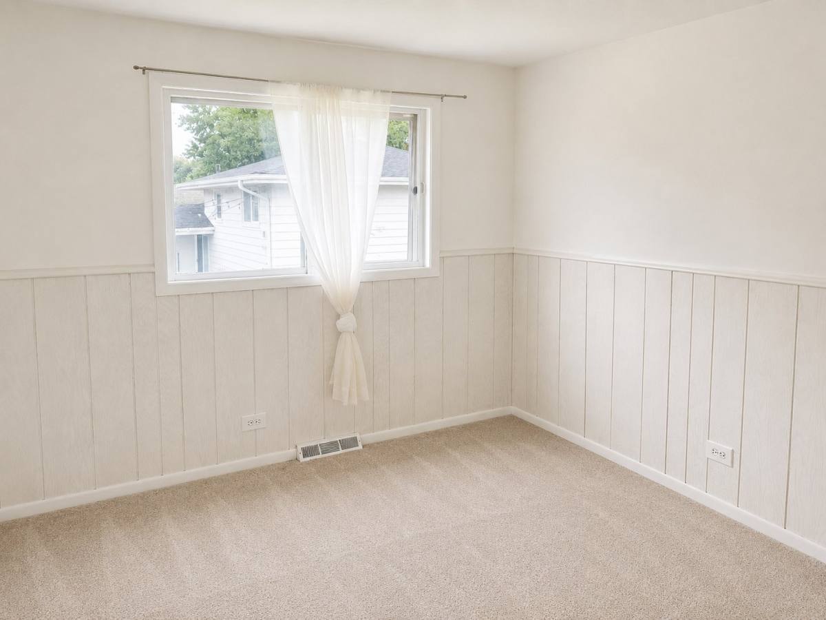 House for rent at 2156 E Old Hicks Rd, Palatine, IL 60074