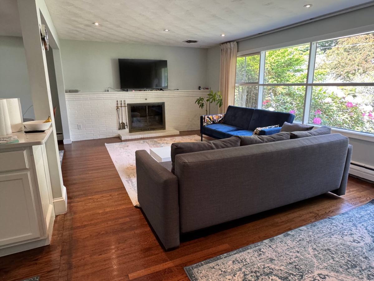 House for rent at 10 Oriole Rd, Wellesley Hills, MA 02481