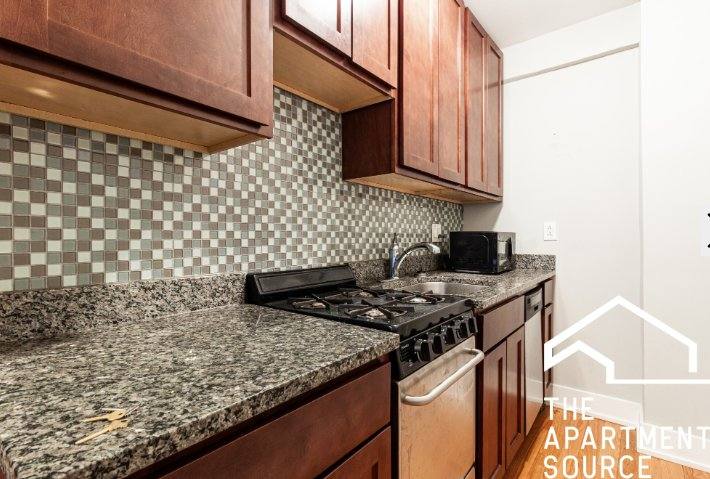 Apartment for rent at 425 W Roscoe St #4, Chicago, IL 60657