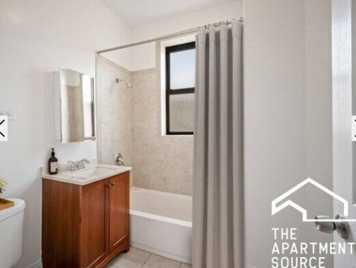 Apartment for rent at 831 W Waveland Ave #2, Chicago, IL 60613