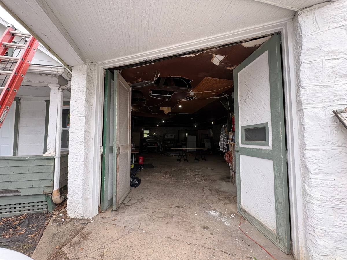House for rent at 945 E Park Ave, Fairmont, WV 26554