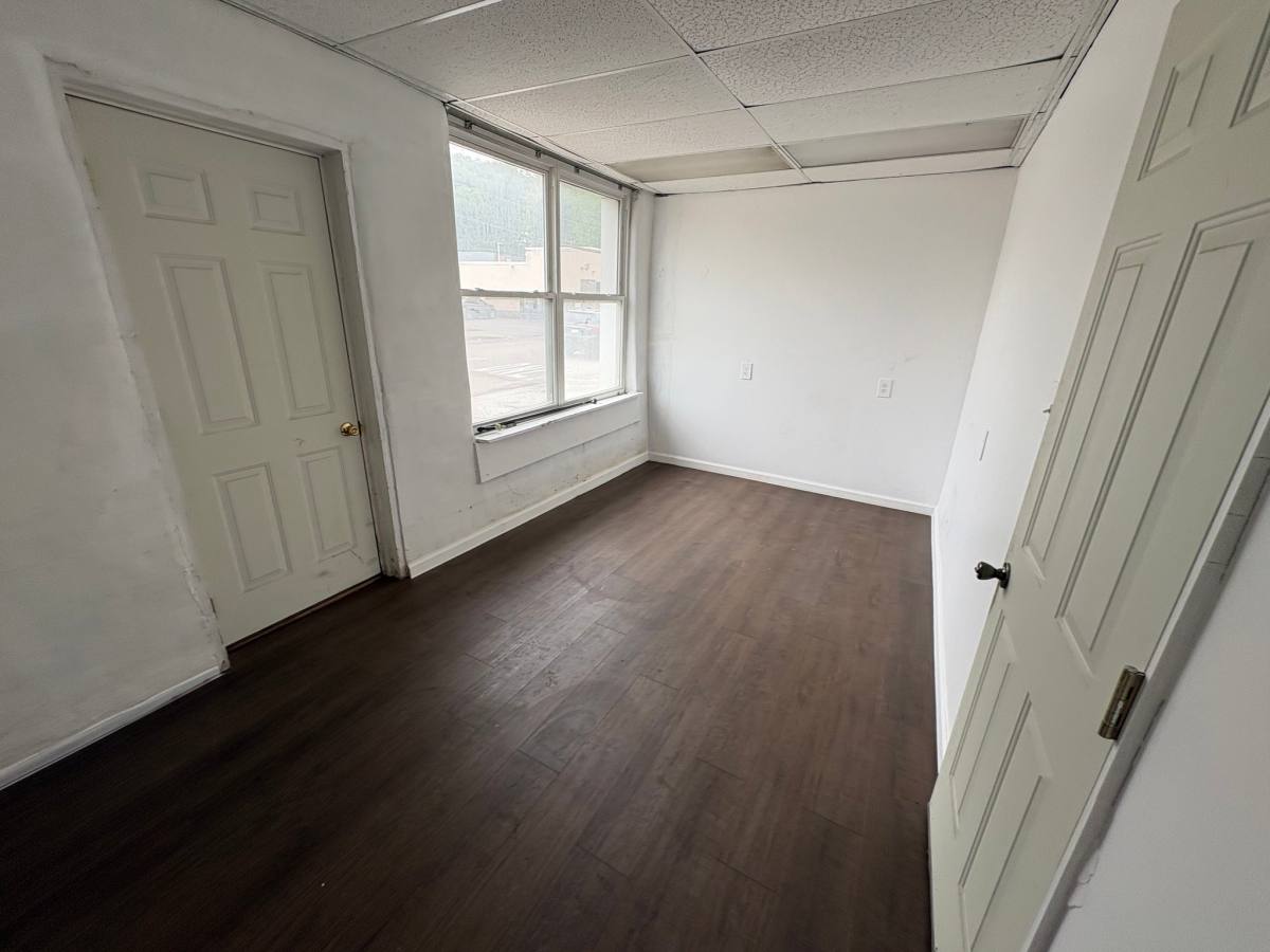 House for rent at 945 E Park Ave, Fairmont, WV 26554