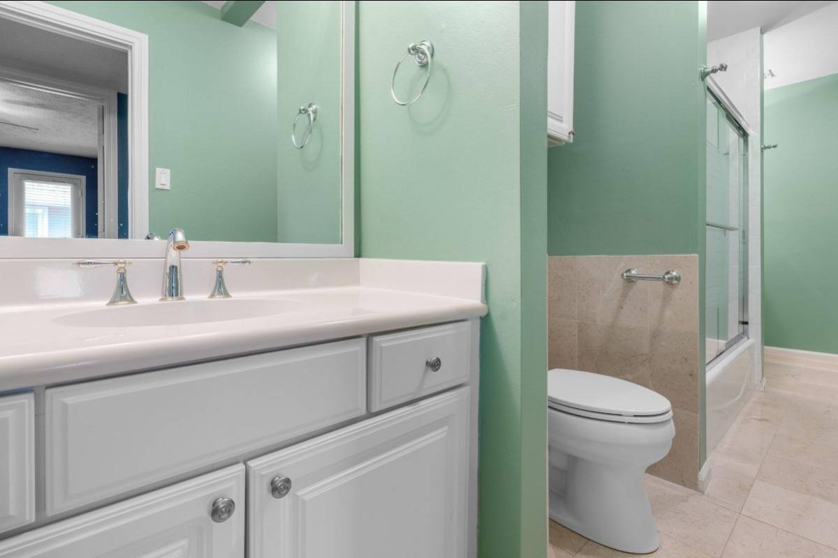 Townhouse for rent at 5514 Beverlyhill St #2, Houston, TX 77056