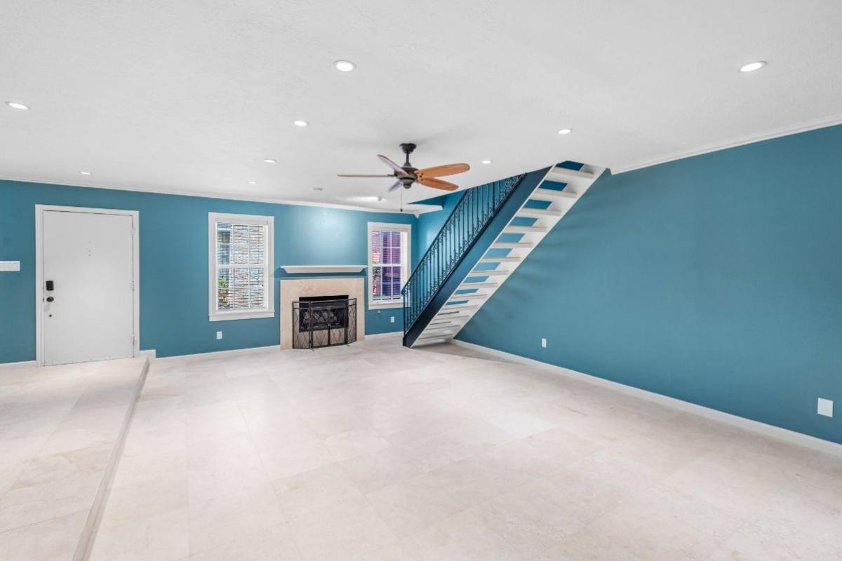 Townhouse for rent at 5514 Beverlyhill St #2, Houston, TX 77056