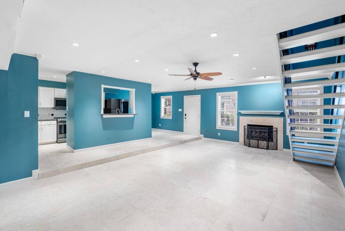 Townhouse for rent at 5514 Beverlyhill St #2, Houston, TX 77056