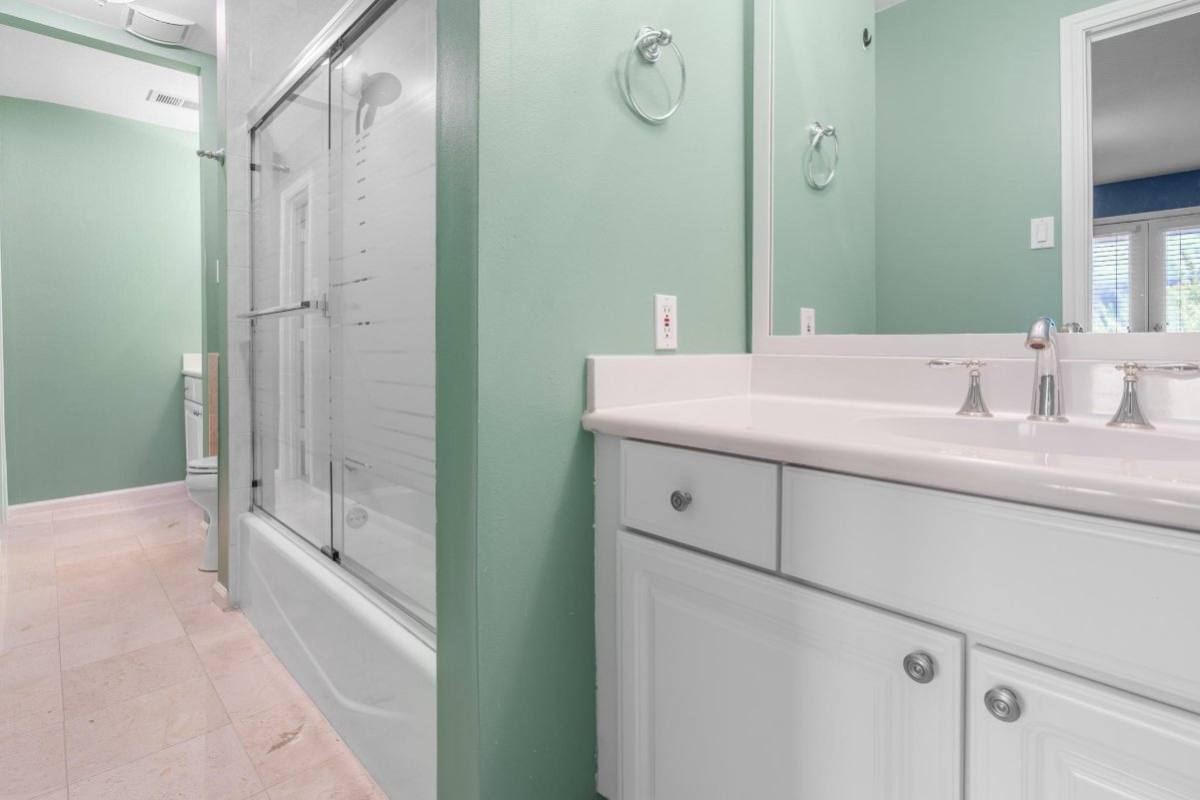 Townhouse for rent at 5514 Beverlyhill St #2, Houston, TX 77056