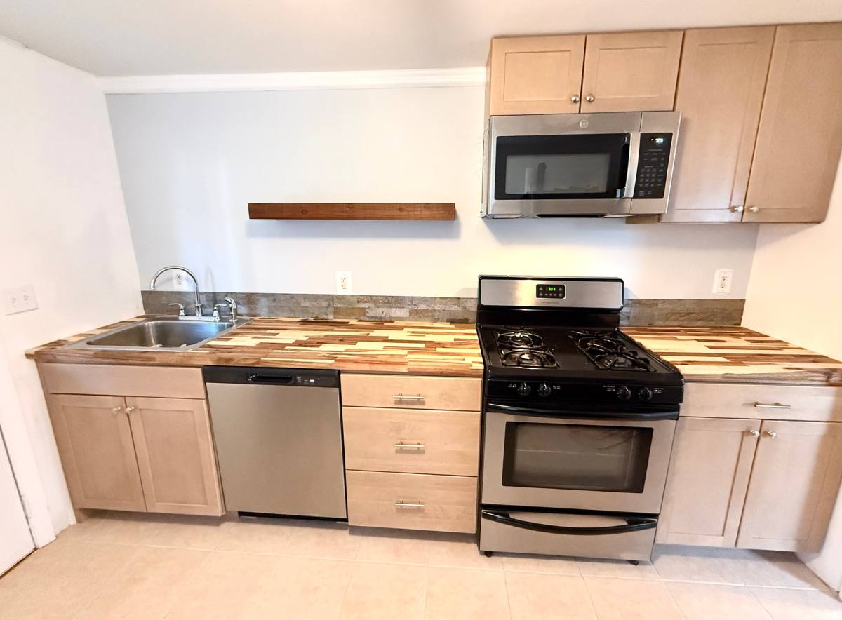 House for rent at 208 4th St, Keansburg, NJ 07734