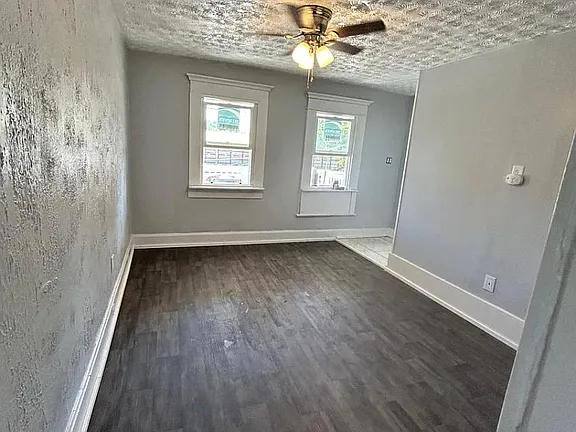 Apartment for rent at 420 E Indiana St, Newark, OH 43055