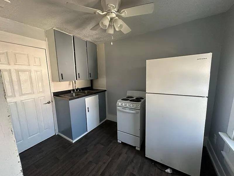Apartment for rent at 420 E Indiana St, Newark, OH 43055