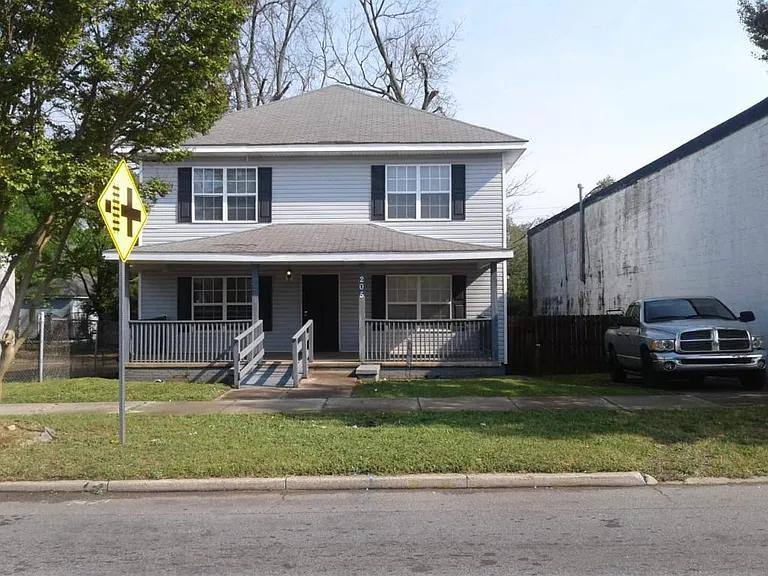 House for rent at 205 W Broadway St, Griffin, GA 30223