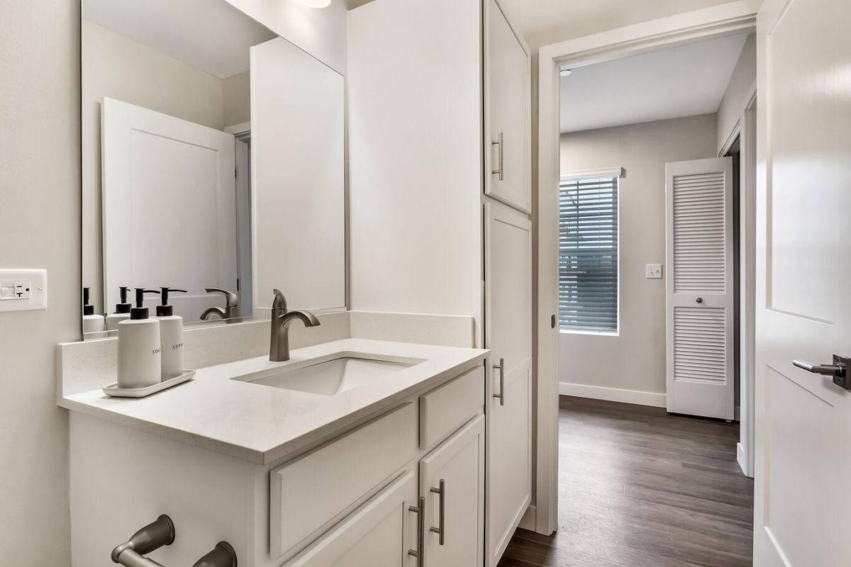 Apartment for rent at 8900 Willow Glen Dr, Willow Springs, IL 60480
