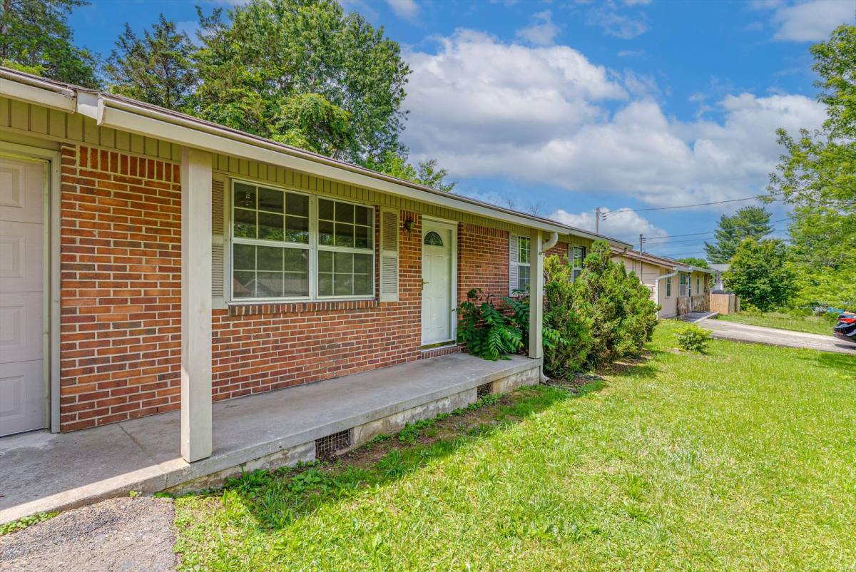 House for rent at 7308 Meadowbrook Circle, Knoxville, TN 37918
