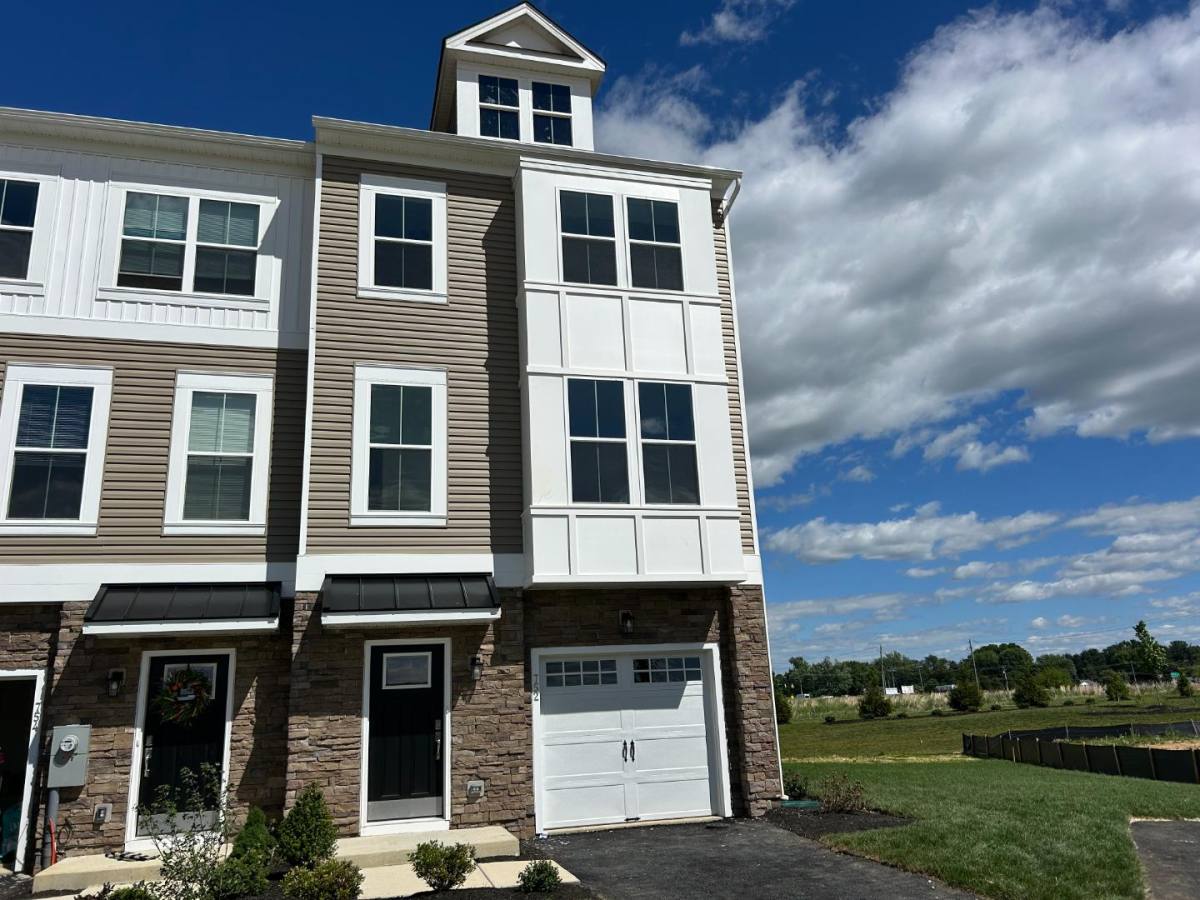 Townhouse for rent at 752 Rosler Way, Middletown, DE 19709
