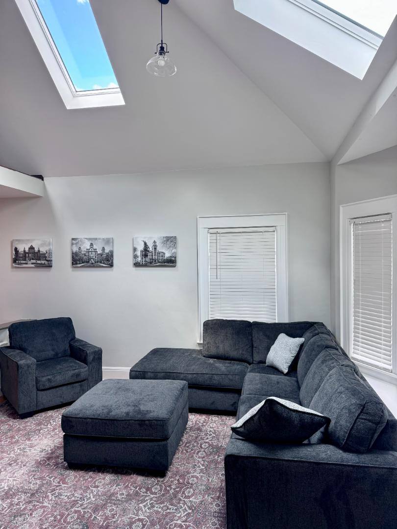 Apartment for rent at 816-818 Maryland Ave #UPSTAIRS, Syracuse, NY 13210