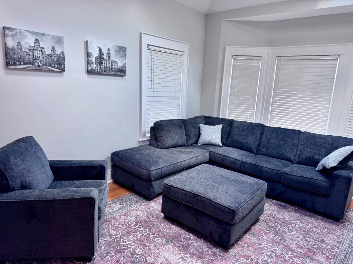 Apartment for rent at 816-818 Maryland Ave #UPSTAIRS, Syracuse, NY 13210