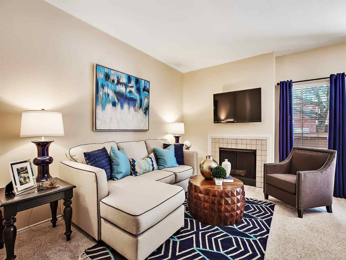 Apartment for rent at Oakhaven, 3330 Country Square Dr, Carrollton, TX 75006