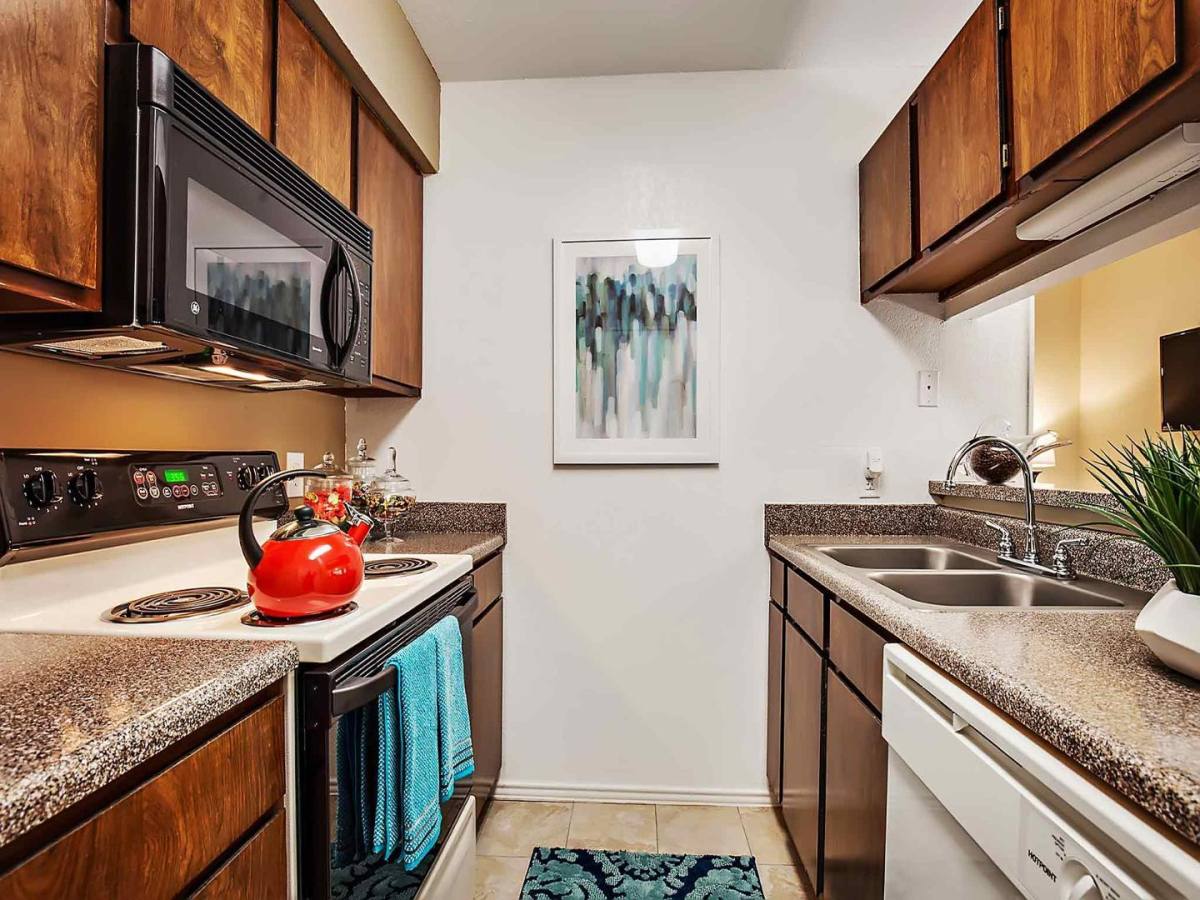 Apartment for rent at Oakhaven, 3330 Country Square Dr, Carrollton, TX 75006