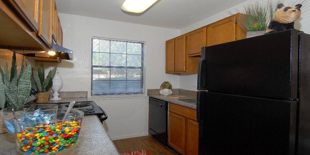 Apartment for rent at Macarthur Park, 812 Kinwest Parkway, Irving, TX 75063
