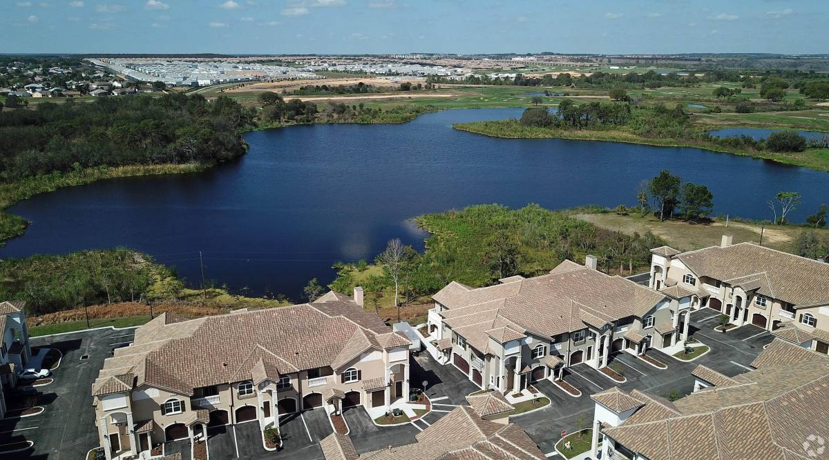 Apartment for rent at 14100 Portofino Way, Davenport, FL 33896