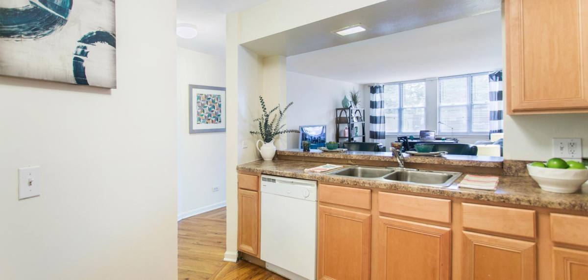 Apartment for rent at 6401 N Sheridan Rd, Chicago, IL 60626
