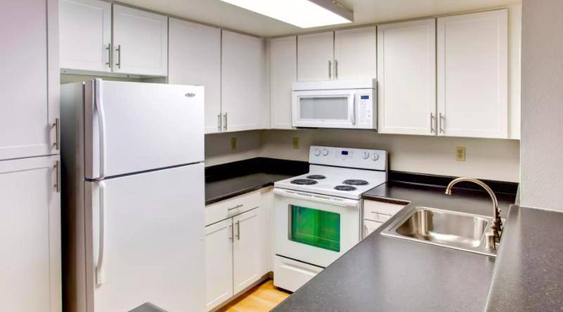 Apartment for rent at Villa Solana Apartment Homes, 26033 Moulton Parkway, Laguna Hills, CA 92653