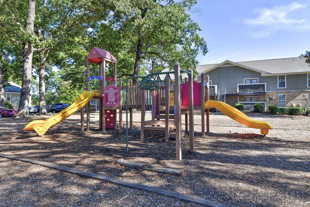 Apartment for rent at Lakeview Apartment Homes, 200 Summit Lake Dr, Stone Mountain, GA 30083