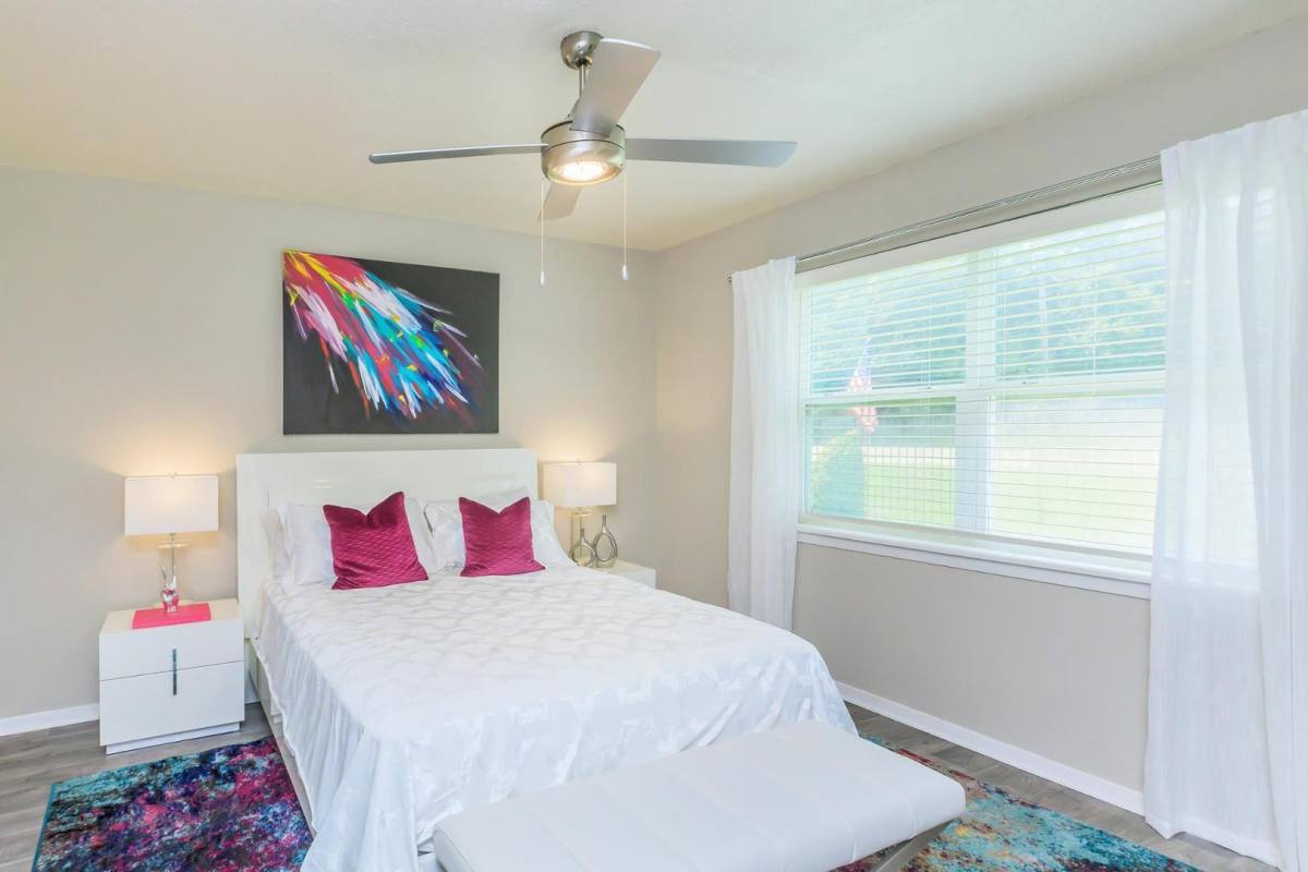 Apartment for rent at Camelot, 2840 Robinson St, Jackson, MS 39209