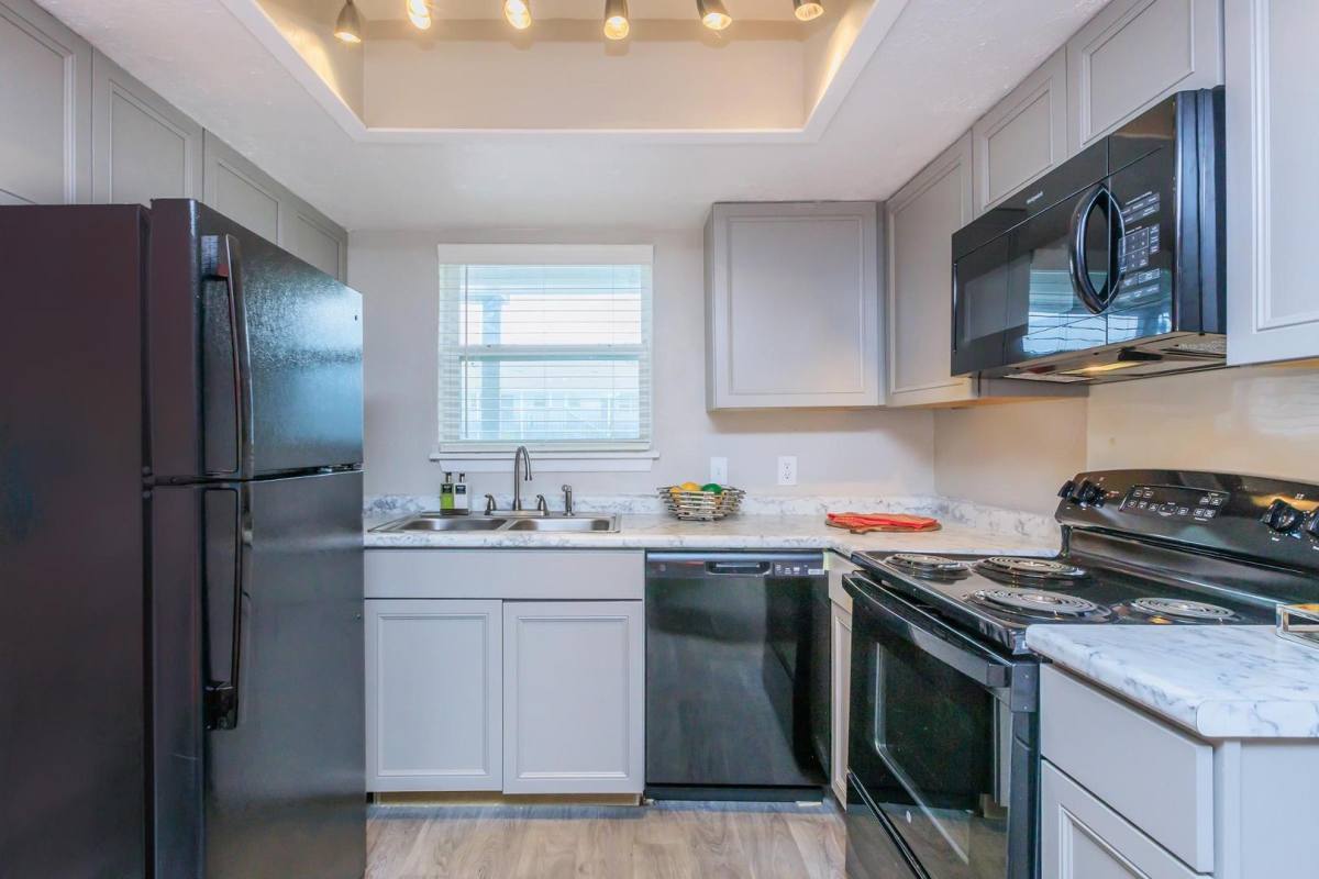 Apartment for rent at Camelot, 2840 Robinson St, Jackson, MS 39209