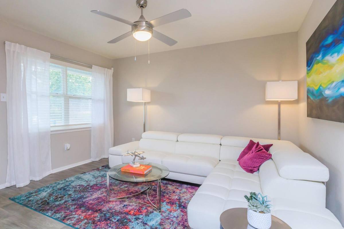 Apartment for rent at Camelot, 2840 Robinson St, Jackson, MS 39209