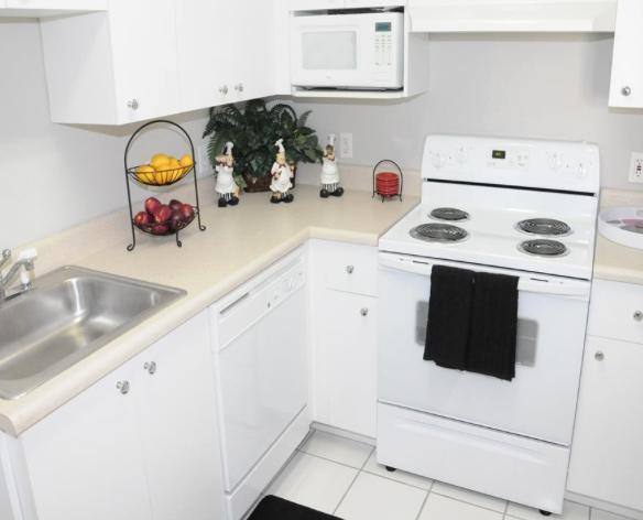 Apartment for rent at Fontainebleau, 7707 NW 7th St, Miami, FL 33126