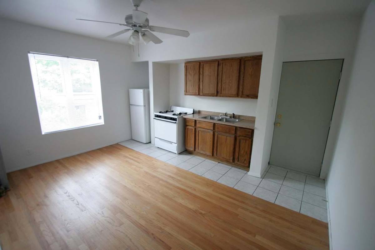 Apartment for rent at 4721 S Ellis Ave, Chicago, IL 60615