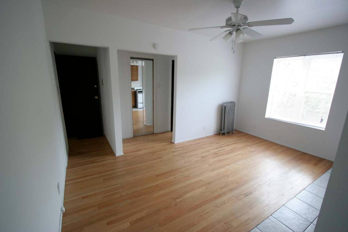 Apartment for rent at 4721 S Ellis Ave, Chicago, IL 60615