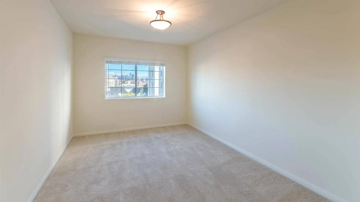 Apartment for rent at 918 S Oxford Ave, Los Angeles, CA 90006