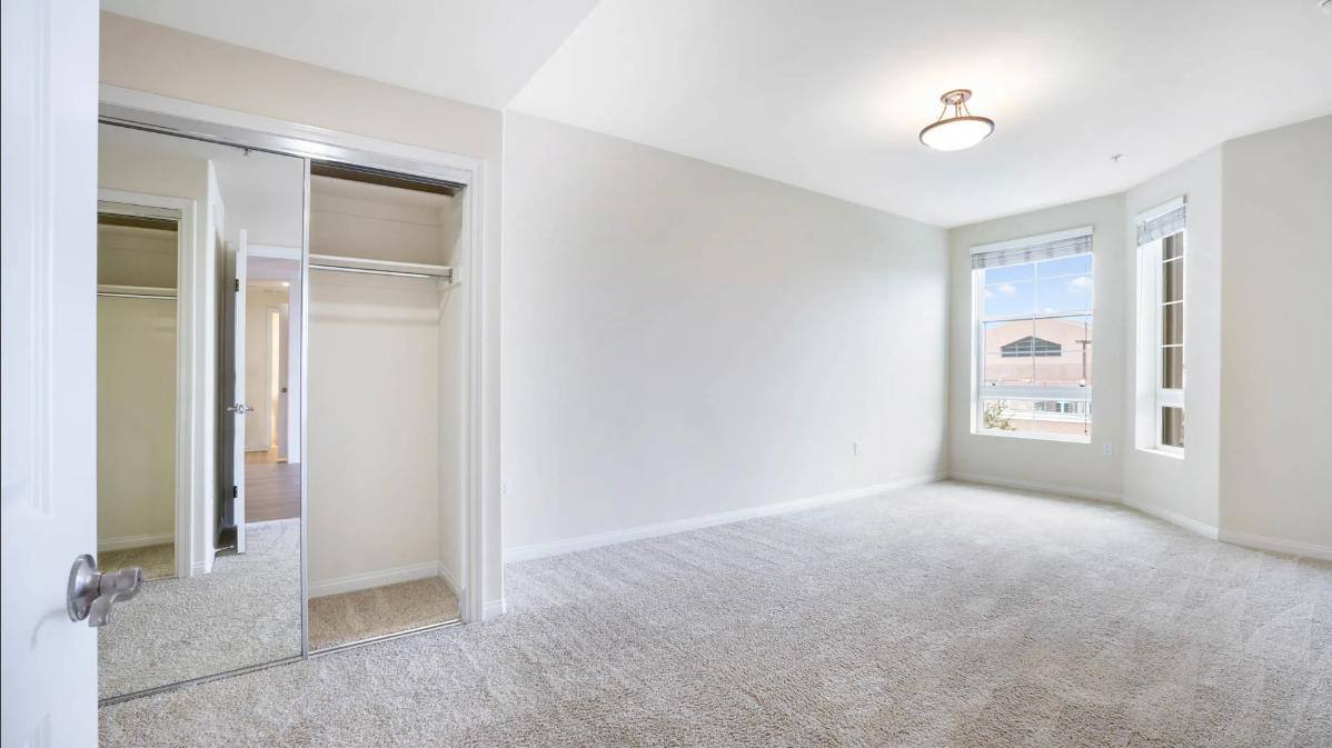 Apartment for rent at 918 S Oxford Ave, Los Angeles, CA 90006