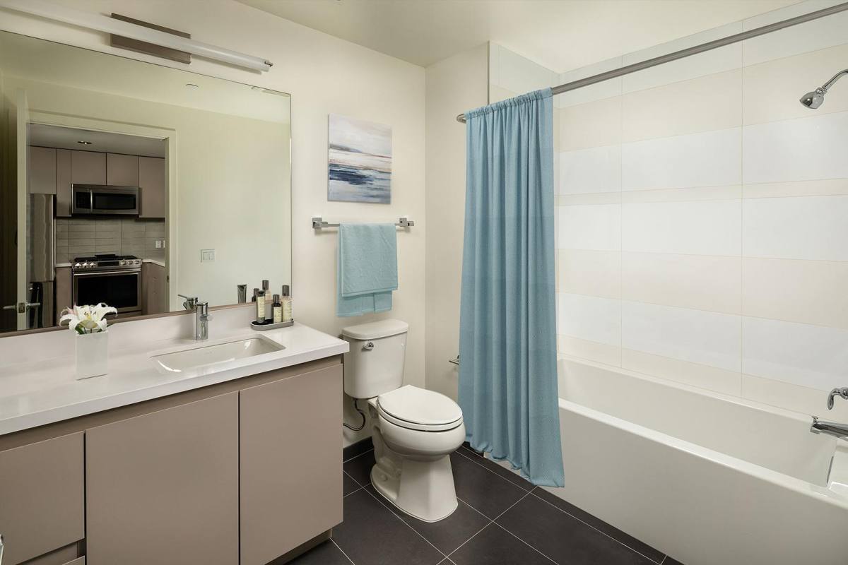 Apartment for rent at 1133 S Hope St, Los Angeles, CA 90015