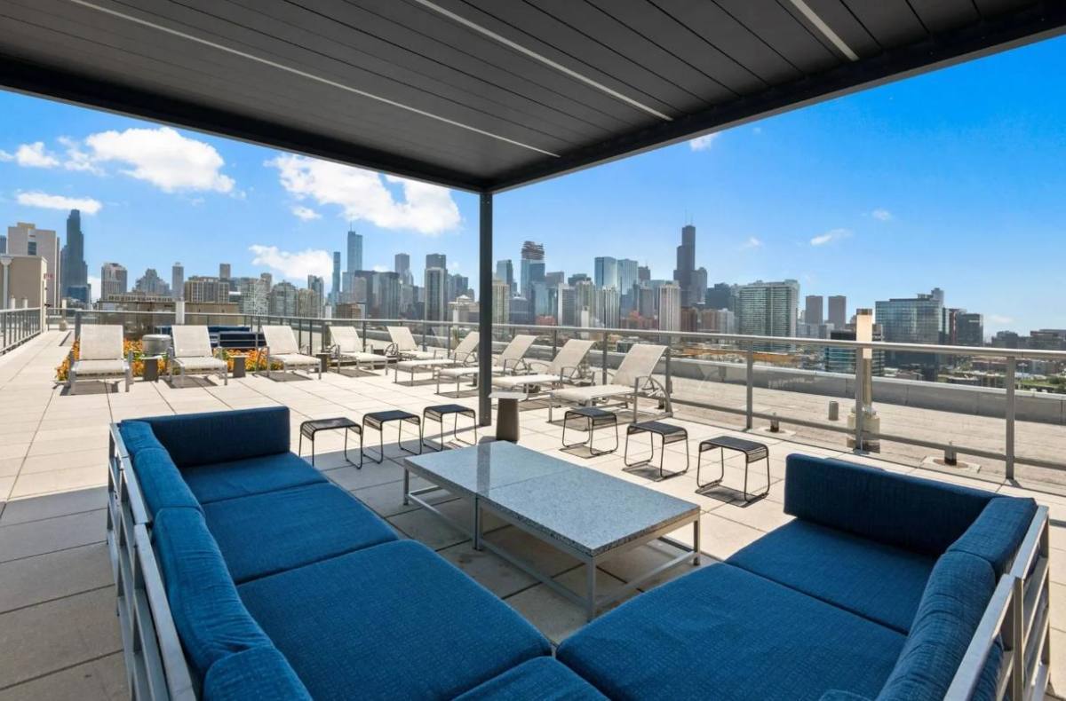 Apartment for rent at 910 W Huron St, Chicago, IL 60642
