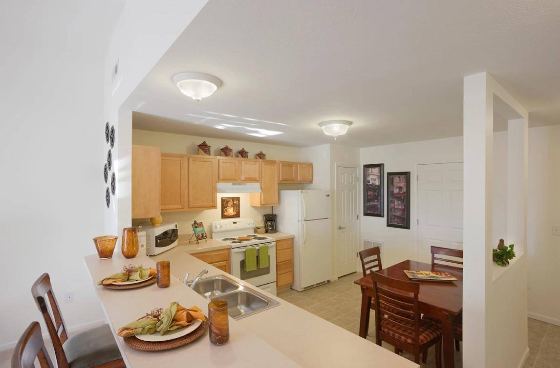 Apartment for rent at Redwood, 4744 Navarre Ave, Oregon, OH 43616