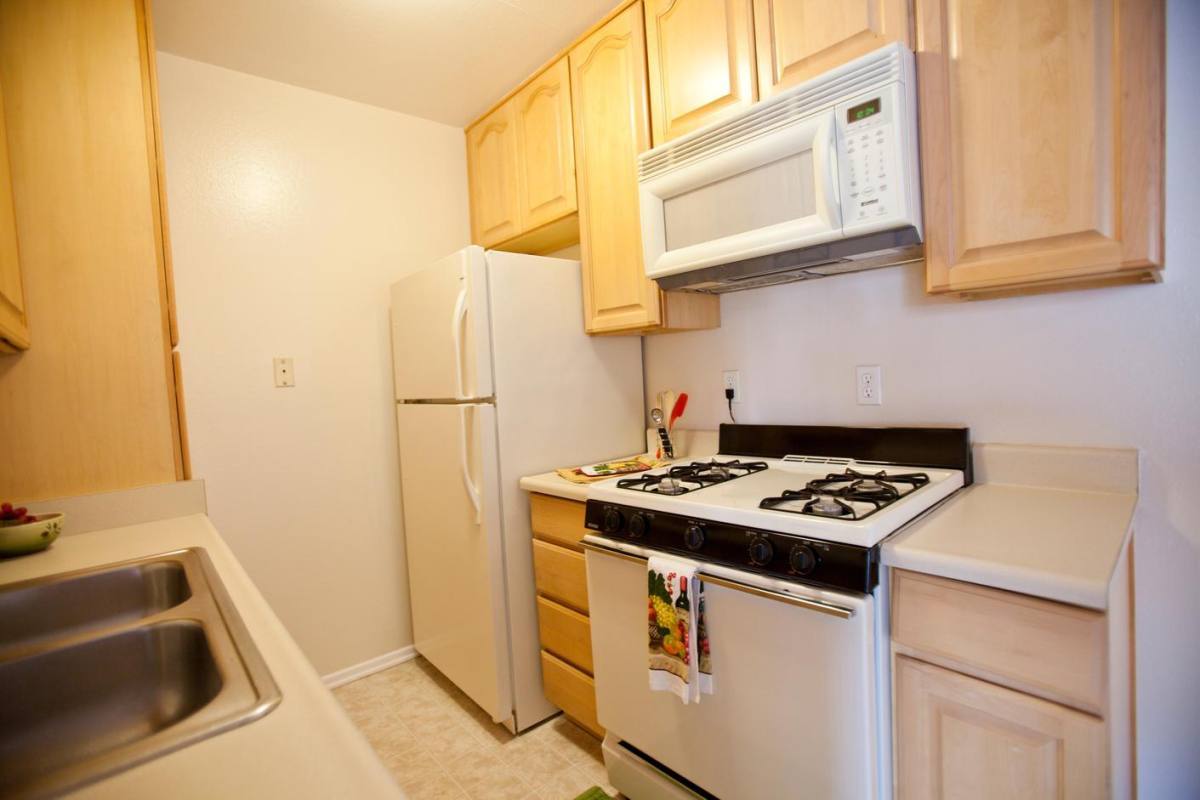 Apartment for rent at 125 W Olive Ave, Monrovia, CA 91016