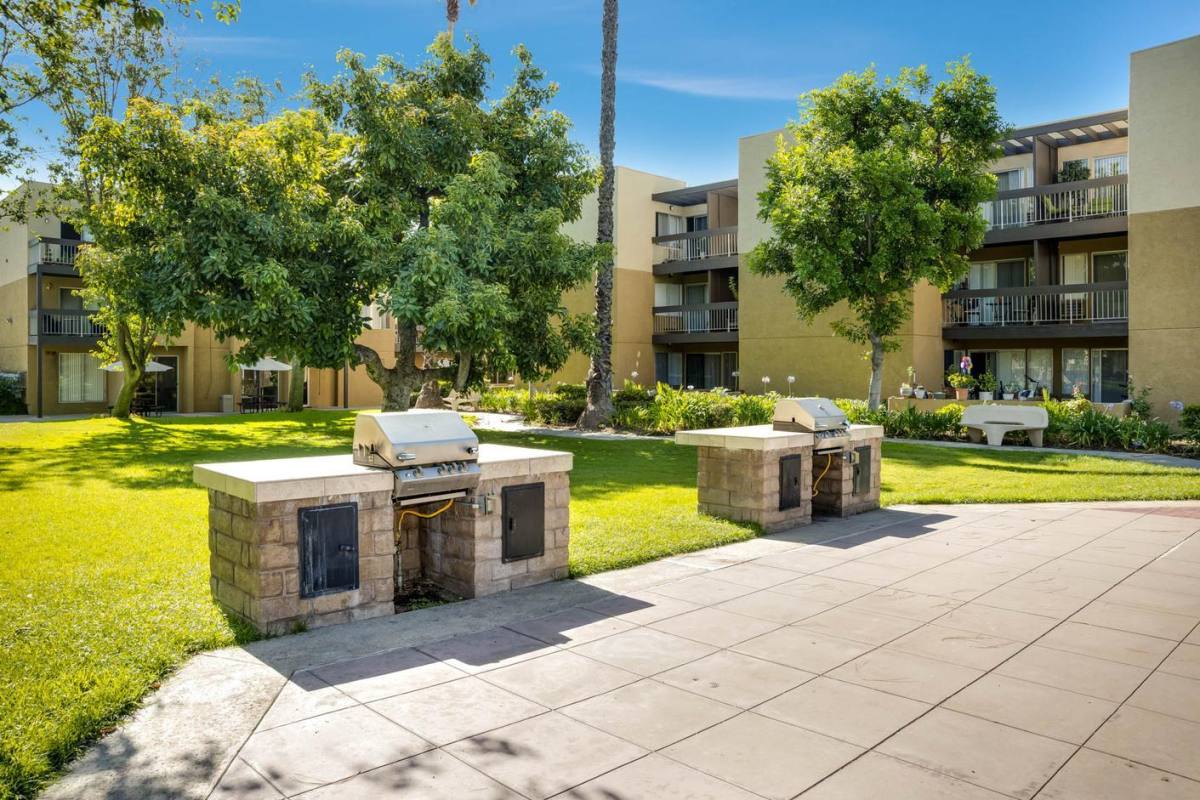 Apartment for rent at 125 W Olive Ave, Monrovia, CA 91016