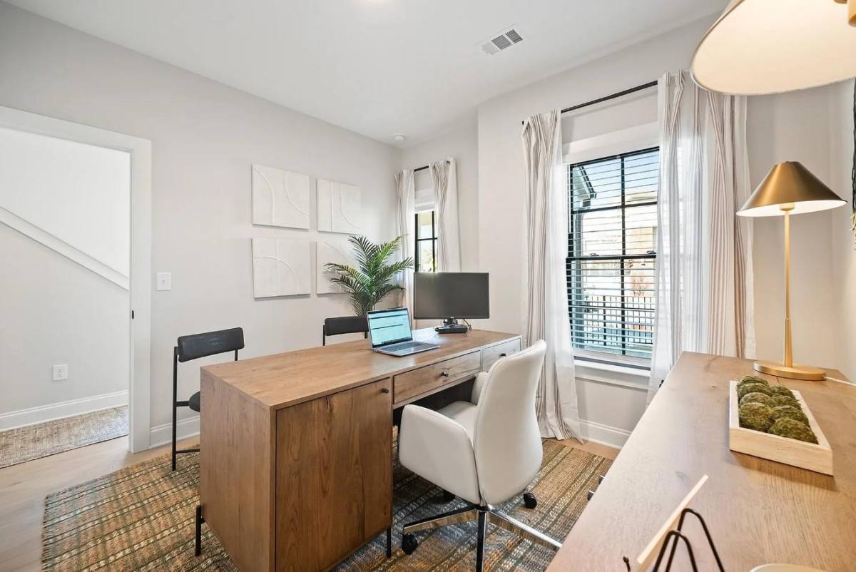 Townhouse for rent at 101 Porter Lane, Atlanta, GA 30318
