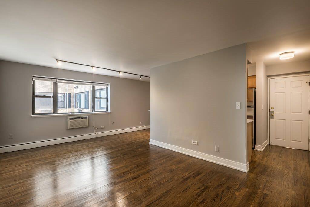Apartment for rent at 6725 N Sheridan Rd, Chicago, IL 60626