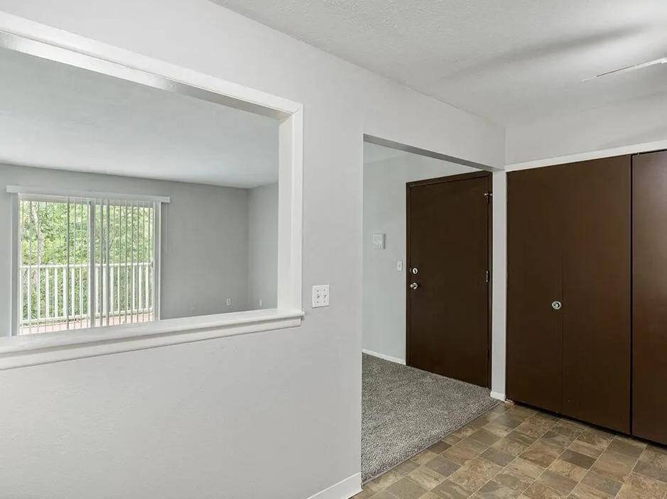 Apartment for rent at Hunter's Ridge, 3406 Gibraltar Heights Dr, Toledo, OH 43609